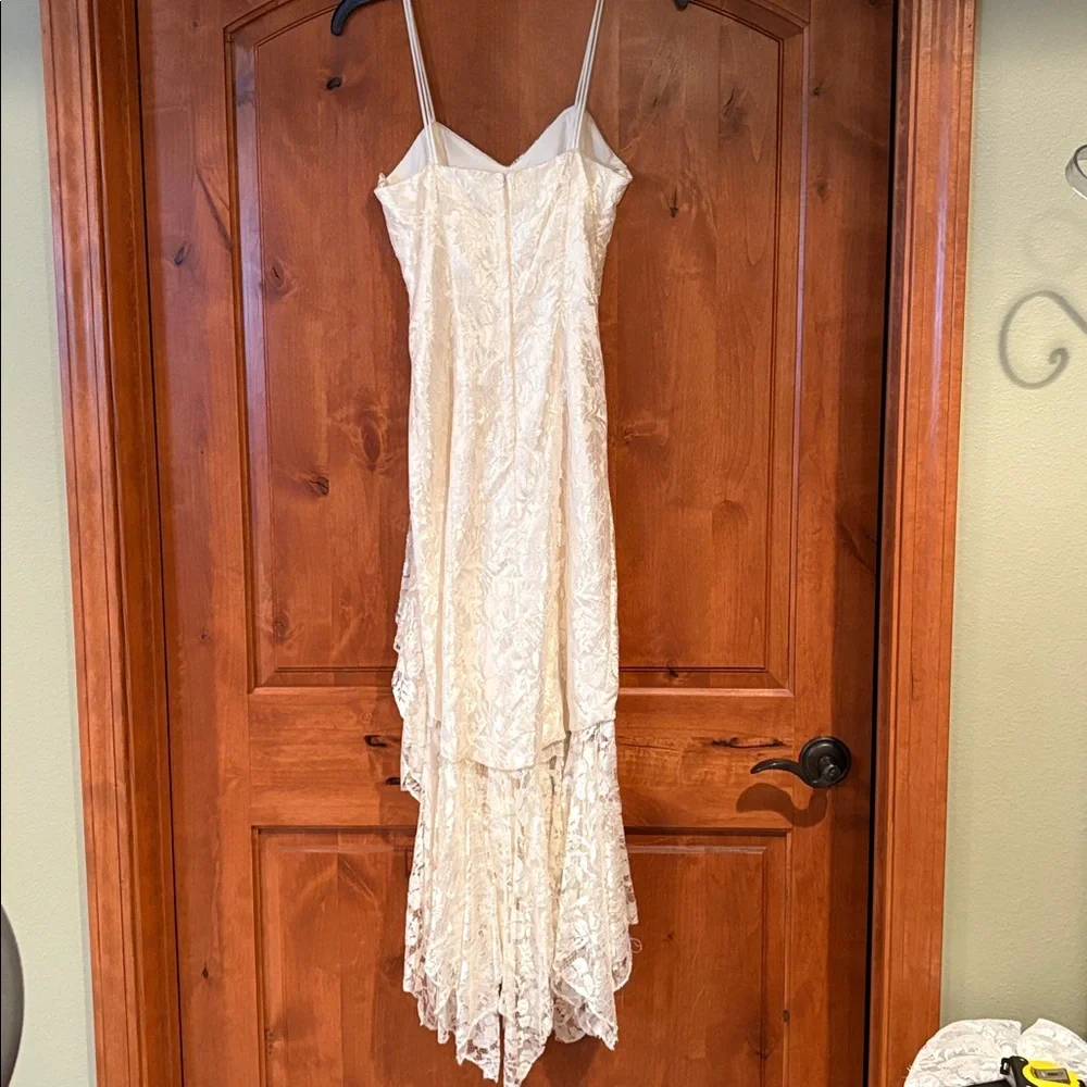 Formal Dress - Picture 3 of 17